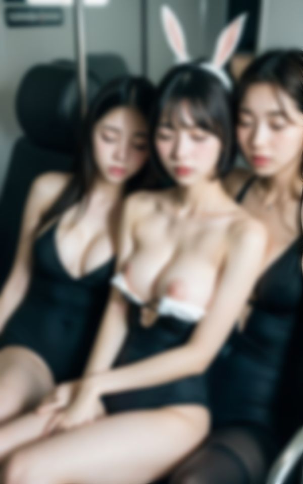 休憩中のコスプレバニーちゃんを脱がしてHな副業撮影開始4